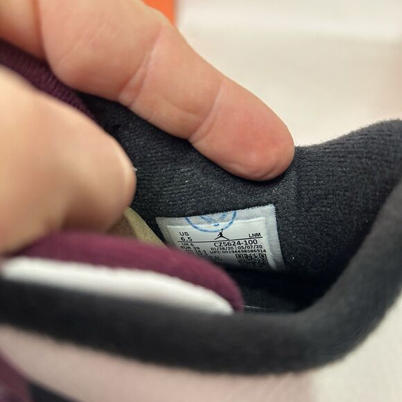 Nike Air Jordan 4 Retro x Paris Saint-Germain “Bordeaux” - Picture 6 of 6